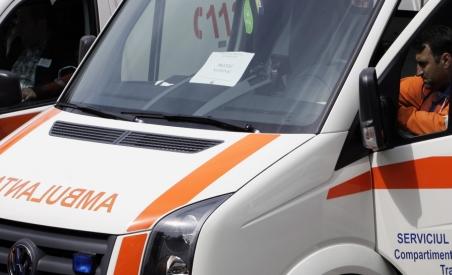 Infotrafic. Circulaţie blocată pe DN58B după ce două autocamioane şi o maşină mică s-au ciocnit (VIDEO)