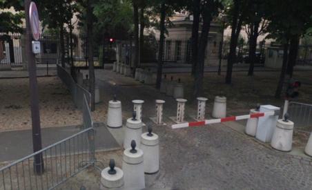 Doi angajaţi ai ambasadei SUA la Paris s-au intoxicat după ce au deschis un plic