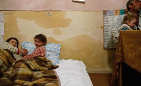 Sinistraţii au devastat tabăra Lacu Sărat: Au făcut grătare cu băncile din staţiune