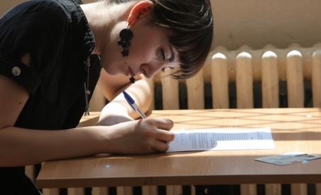 Comentariul literar al unei manele 