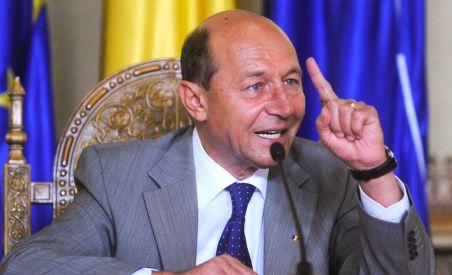 Băsescu, unui profesor debutant: "Îi doresc ca peste 30 de ani să aibă salariul de 6000 lei"
