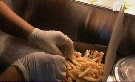 Medicii avertizează: Junk-food-ul provoacă dependenţă, dar şi alergii