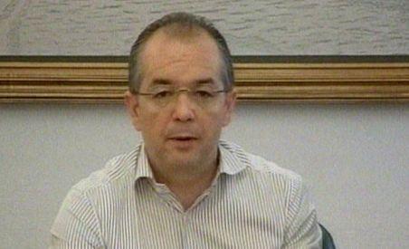 Bâlbele premierului. Emil Boc a vorbit la Iaşi despre ?macro-întreprinderile mari? şi maşinile ?masterati? (VIDEO)