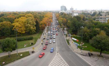 Încep restricţiile în trafic, între Piaţa Charles de Gaulle şi Arcul de Triumf