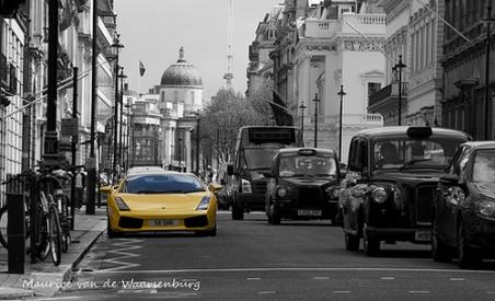 Doi arabi înstăriţi, arestaţi la Londra după ce au lovit patru automobile cu un Lamborghini
