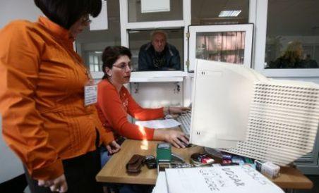 Privatul şi statul, două lumi diferite: Patronii nu vor să angajeze foşti bugetari din cauza proastei reputaţii 