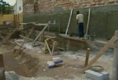 Preţurile terenurilor  şi materialelor de construcţii au scăzut simţitor. O vilă de 150 de metri pătraţi costă 70.000 euro (VIDEO)