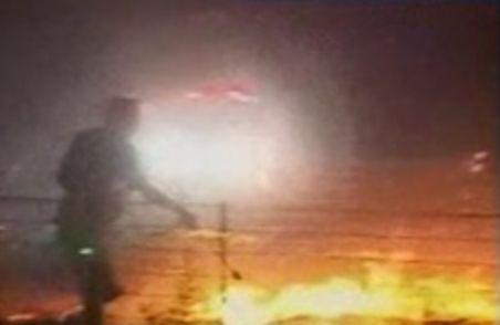Sute de pompieri se luptă cu incendiile devastatoare din Grecia şi Turcia (VIDEO)