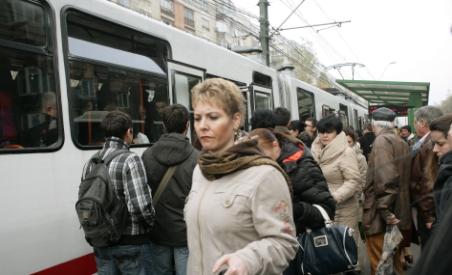 Restricţii în traficul bucureştean, din cauza lucrărilor la Pasajul Basarab. Vezi traseele RATB afectate 