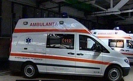 Medic şi asistentă de pe ambulanţă, agresaţi de un pacient