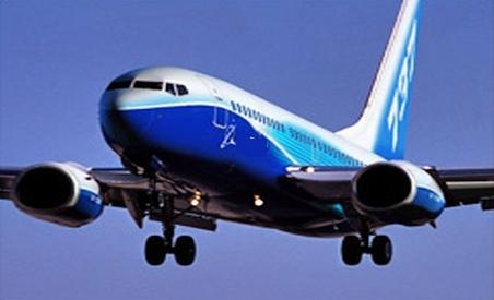 Un avion a aterizat de urgenţă în SUA, după ce unul dintre motoare a luat foc 