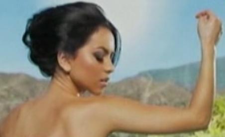 Inna apare goală în cel mai recent videoclip al său (VIDEO)