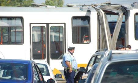 Un tramvai a deraiat în Colentina. Traficul rutier se desfăşoară pe o singură bandă dinspre Bucureşti către Voluntari (VIDEO)