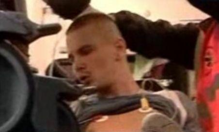 Agresorul poliţistului din Târgovişte, la spital după ce a consumat plante etnobotanice. Vezi imagini din timpul reţinerii (VIDEO)
