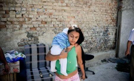 Autorităţile din Roma încep demolarea taberelor ilegale de romi (VIDEO)