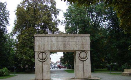 Dezinsecţie în Târgu Jiu. Localnicii se plâng de alergii din cauza substanţei anti-ţânţari