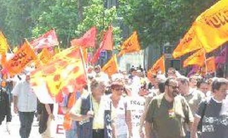 Grevă generală a sindicatelor în Franţa: Zboruri anulate, trenuri întârziate şi ambuteiaje 