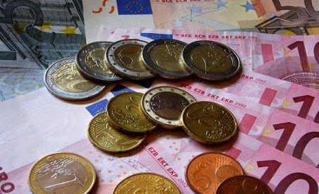 Leul a suferit încă o apreciere faţă de euro. Vezi cursul valutar