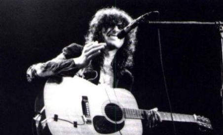 Autobiografia lui Jimmy Page costă 445 de lire. Fanii, nervoşi: Să mi-o aducă acasă şi să mi-o citească
