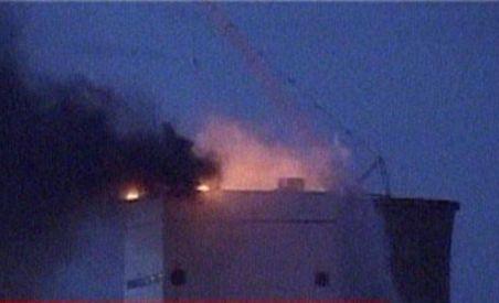 Ploieşti. Alarmă la rafinăria de lângă oraş din cauza unui incendiu la acoperişul unei clădiri din incintă (VIDEO)