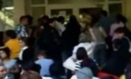 Revoltă la Spitalul Judeţean Brăila: Angajaţii au spart uşa şi au fost opriţi cu gaze lacrimogene (VIDEO)
