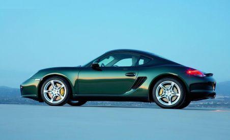 Un Porsche Cayman a ars aproape complet pe Autostrada Soarelui