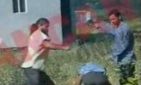Preotul bătăuş a fost repus în funcţie. Arhiepiscopia Tomisului crede că imaginile sunt false (VIDEO)