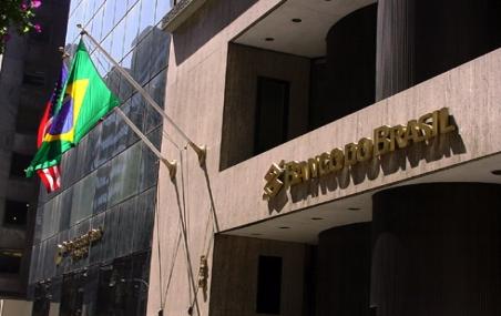 Banca Braziliei cumpără un miliard de dolari zilnic ca să limiteze aprecierea realului