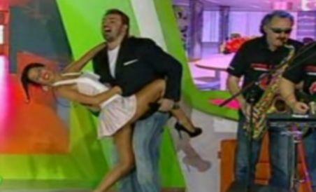 Daniela Crudu face striptease live pentru Horia Brenciu (VIDEO)