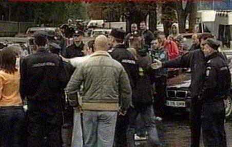 Reducerea de 40% la combustibil a provocat scandal între şoferii de la coadă (VIDEO)