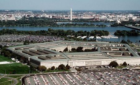 Pentagonul a cumpărat şi ars toate cărţile unui ofiţer american în rezervă (VIDEO)