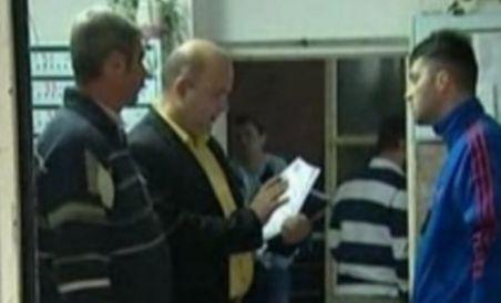 Bucureştean tâlhărit de falşi poliţişti, în propria locuinţă (VIDEO)