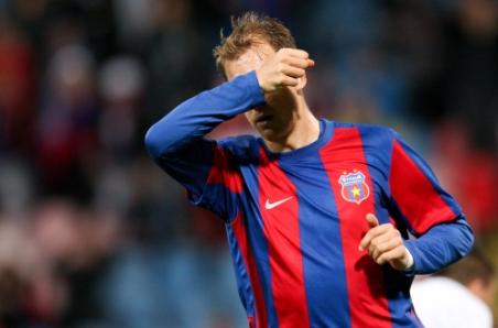 Steaua ratează victoria în meciul cu Napoli, după ce arbitrul a prelungit cu 7 minute partida