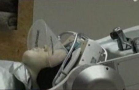 Japonezii au inventat robotul care te spală pe cap (VIDEO)