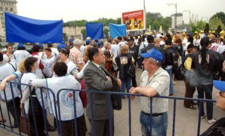 Profesorii ies în stradă. 10.000 de oameni vor protesta marţi la Palatul Victoria şi Cotroceni (VIDEO)