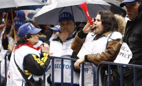 Ziua mondială a Educaţiei, sărbătorită prin proteste: Profesorii l-au huiduit pe ministrul Muncii (VIDEO)
