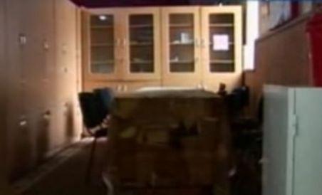 Şcoală în paragină, peste drum de o primărie de lux (VIDEO)