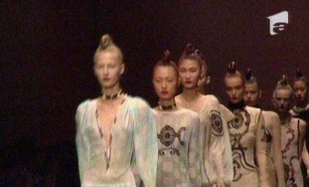 Creaţii româneşti, la săptămâna modei de la Paris, alături de Chanel şi Valentino (VIDEO)