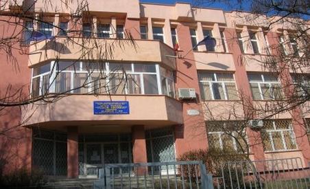 Elevul din Craiova, omorât cu două lovituri de cuţit, ambele la inimă. Atacatorul, arestat preventiv pentru 29 de zile
