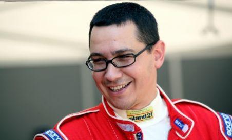 Victor Ponta a ieşit cu maşina în decor la Raliul Iaşiului. Nu au fost răniţi (VIDEO)
