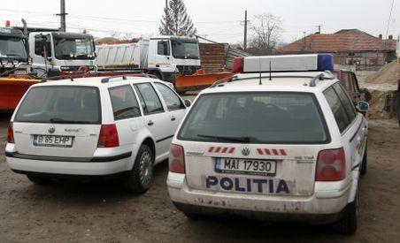 Maramureş. Doi tineri au lovit o maşină de poliţie şi i-au bruscat pe poliţişti