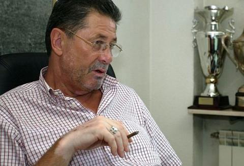 Diferenţă de generaţii. Cornel Dinu: "Noi beam şpriţ curat, nu whisky cu Redbull" 
