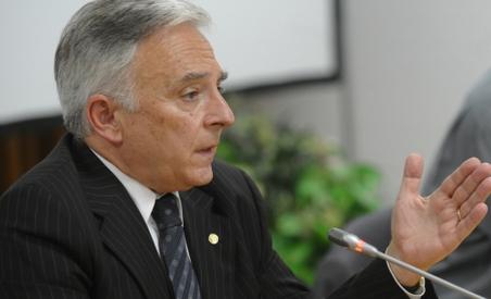 Isărescu: Munca este descurajată prin împovărarea firmelor şi angajaţilor cu impozite enorme (VIDEO)