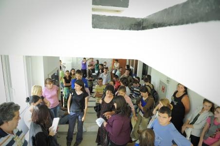 Studenţii renunţă la studii din lipsa banilor pentru taxă
