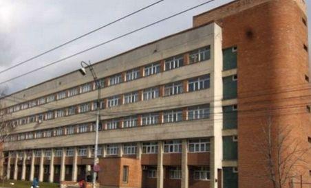 Lifturi stricate şi pacienţi căraţi în braţe, la Spitalul Judeţean Sibiu (VIDEO)