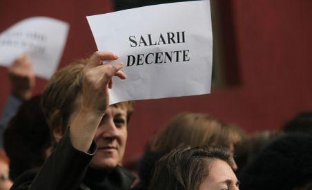 Proteste extinse: Mii de angajaţi de la Finanţe şi-au întrerupt activitatea. Vezi instituţiile blocate (VIDEO)