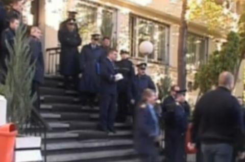 Sindicaliştii din Penitenciare pichetează sediul PDL, după ce nu au fost lăsaţi să intre în propriul sediu