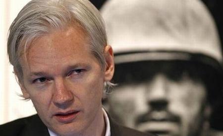 Politicieni americani îl vor mort pe fondatorul WikiLeaks. Interpol emite mandat internaţional de arestare pe numele lui