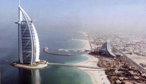 Reprezentantii Burj Al Arab recruteaza 35 de romani care ...
