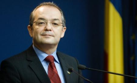 Boc le-a dat flori doamnelor, cu ocazia Martisorului 